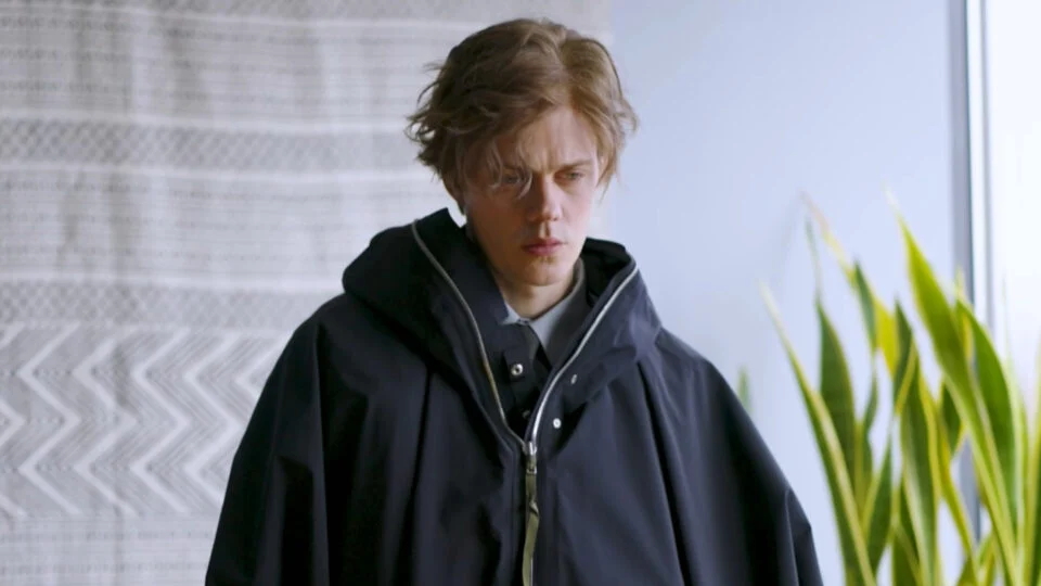 bill-skarsgard-protagonista-physint-mundo-smart