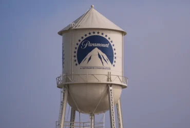 paramount-negoceia-acordo-compra-warner-mundo-smart