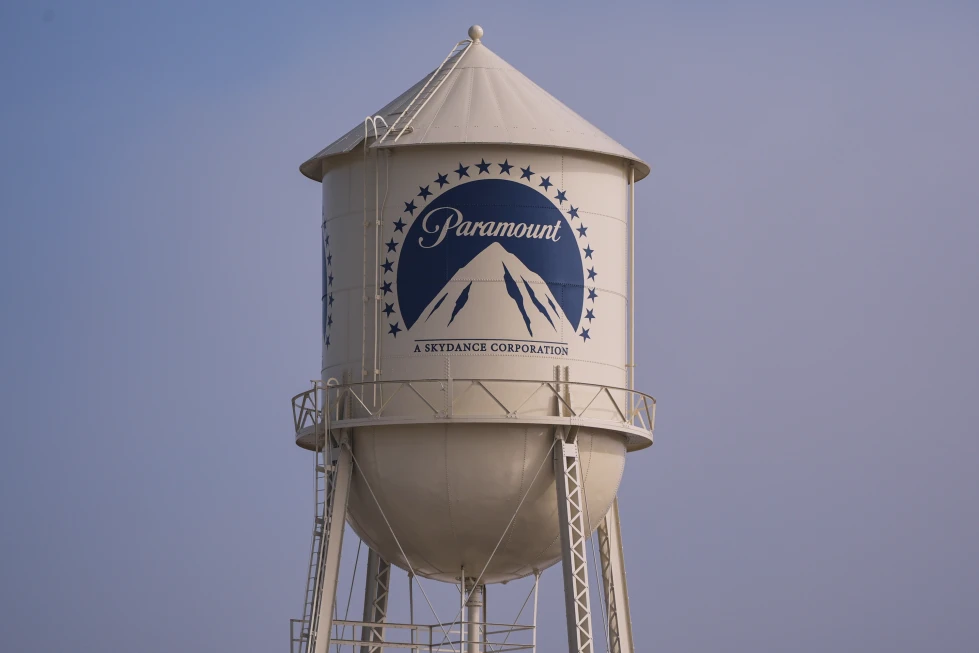 paramount-negoceia-acordo-compra-warner-mundo-smart