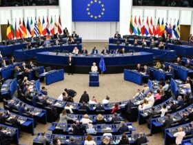 ue-proibir-redes-sociais-menores-13-anos-mundo-smart