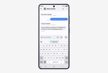 Telemóvel Galaxy com One UI 9 mostra uma conversa e a sugestão de adicionar um evento ao calendário.