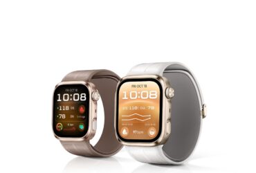 Duas vistas frontais do Huawei Watch D3 com braceletes castanha e branca e indicadores de tensão arterial no ecrã.