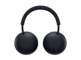 Auscultadores PlayStation Pulse em Midnight Black, vistos de frente sobre fundo branco.