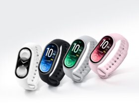 Quatro versões da Xiaomi Smart Band 11 em branco, preto, prateado e rosa com os ecrãs visíveis